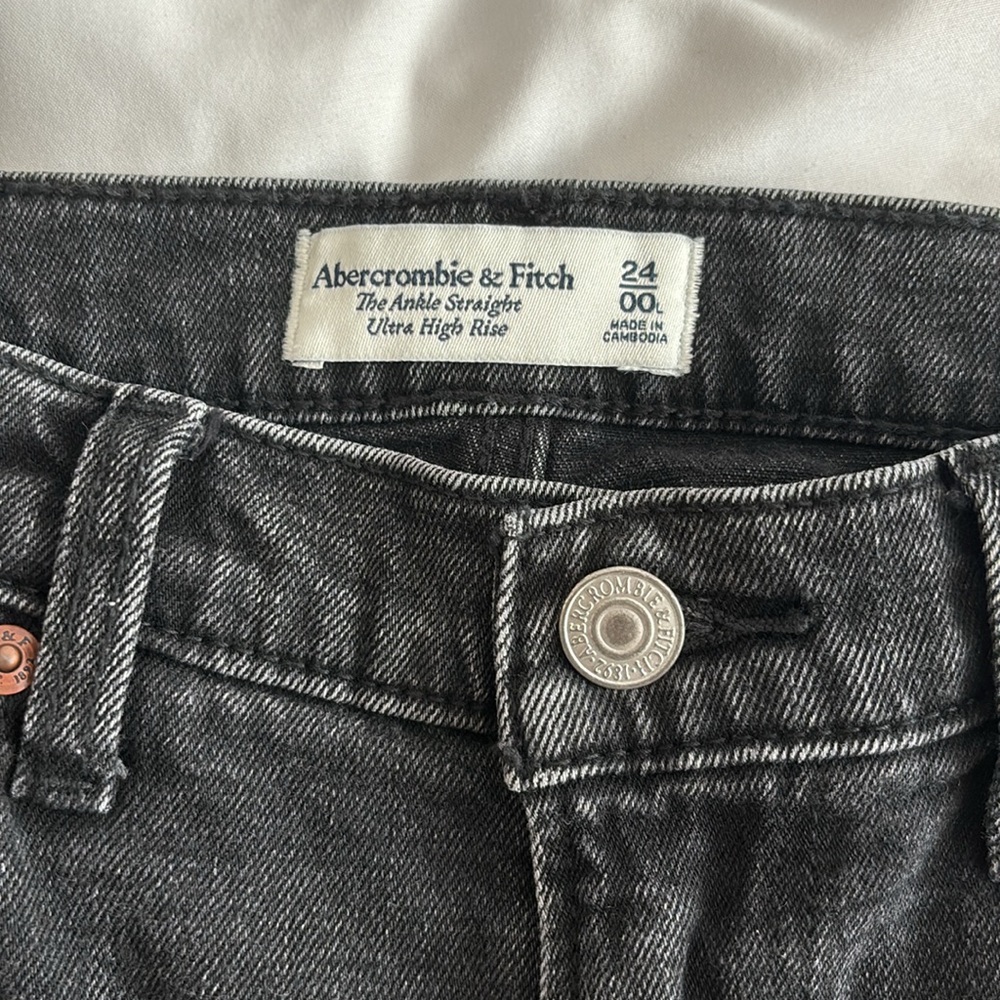 A&F High Rise Ankle Straight Jeans - Picture 4 of 6